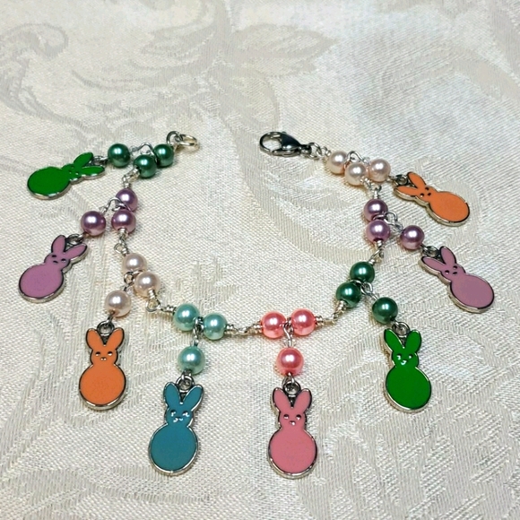 Multicolor Pearl Bunny Bracelet! - Picture 1 of 4